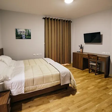 In Center Hotel