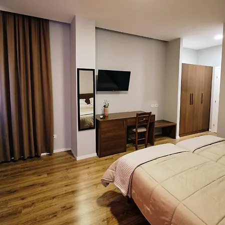 In Center 3* تيرانا