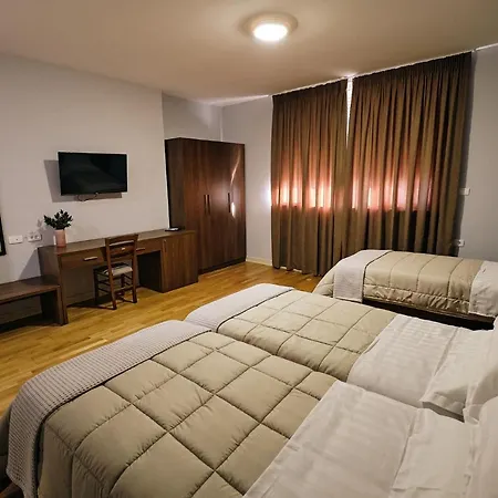 In Center فندق تيرانا