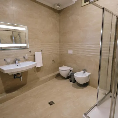 In Center Hotel 3*